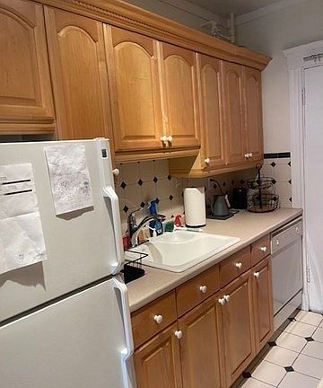 4th image of 66 Queensberry St APT 221