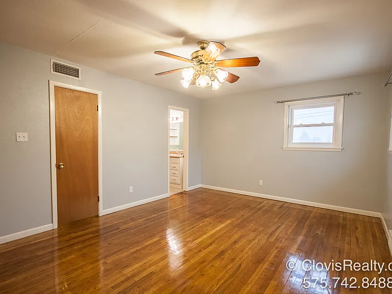 317 Murray Dr — Photo 15