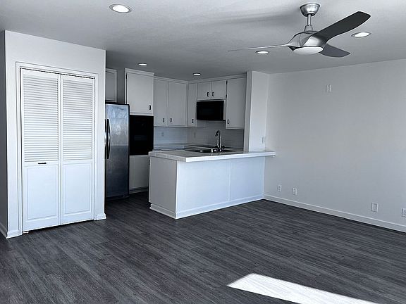 4th image of 11916 E Whalers Ln