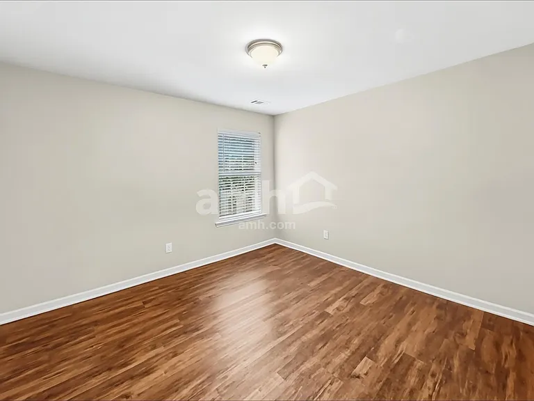 406 Howell Xing — Photo 24