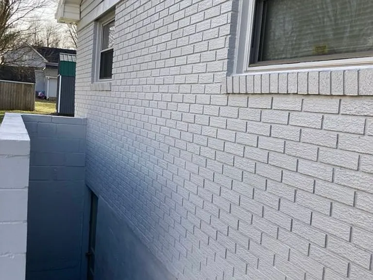 513 E Silver St — Photo 30