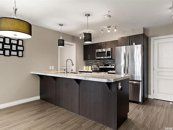 5th image of 5303 Universal Cres #422