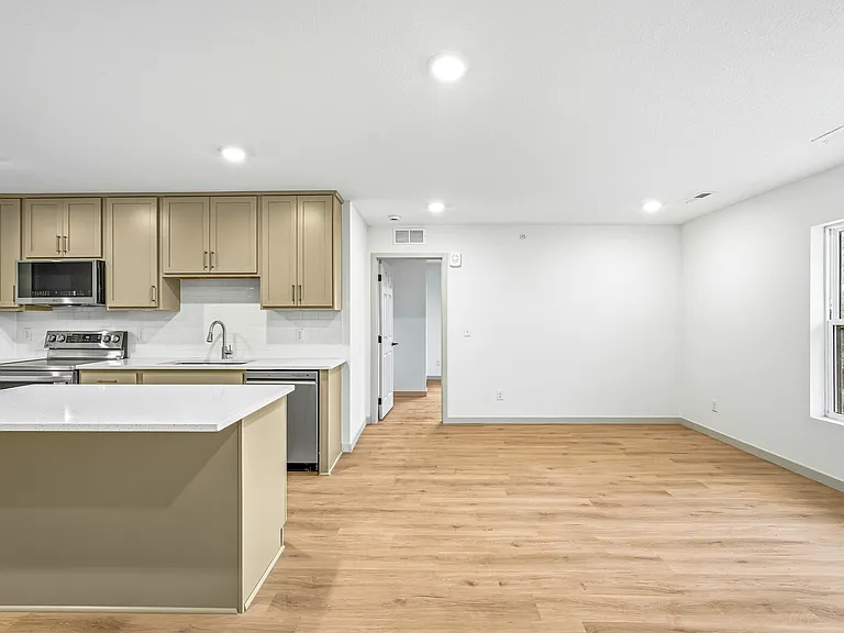 816 6th St SE #1 — Photo 8