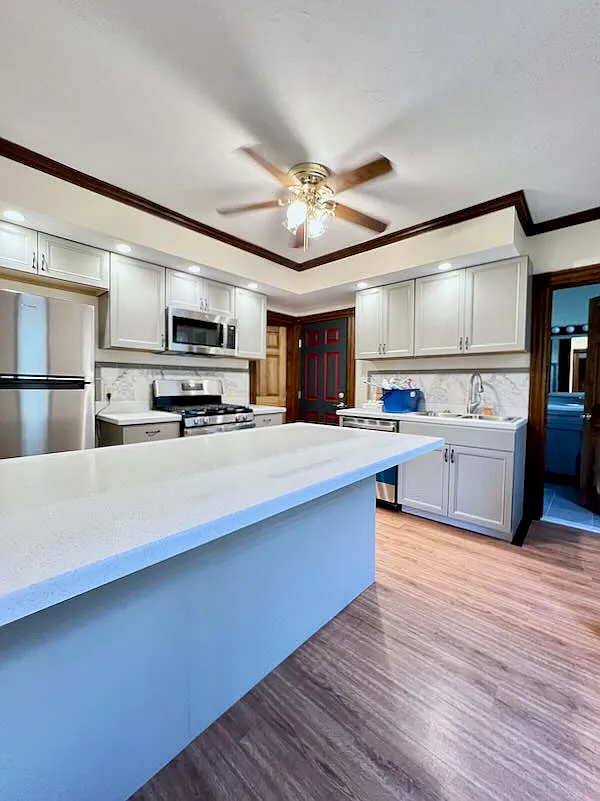 4 bed, 1.5 bath, 1100 sqft, $4,500 — Photo 1