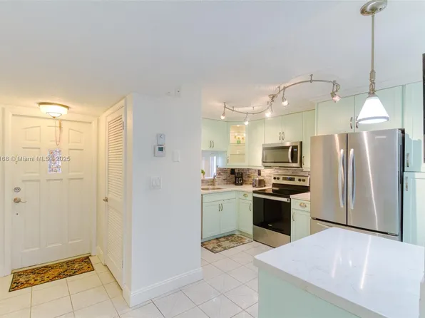 400 S Hollybrook Dr APT 109, Pembroke Pines, FL 33025