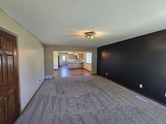 3rd image of 406 E Park Ave