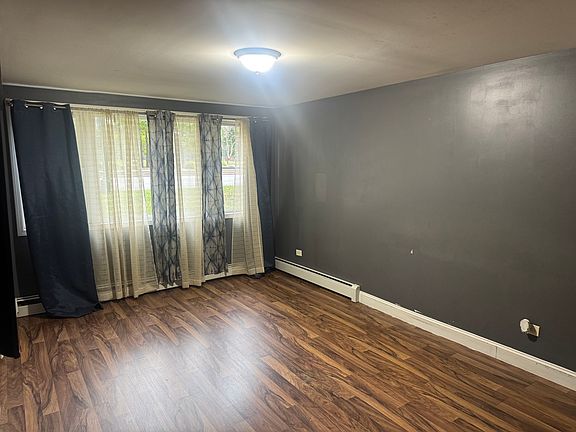 4th image of 948 W 95th St