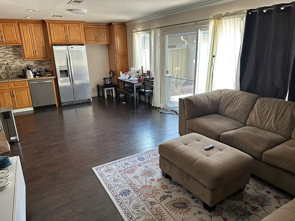 3 bed, 1040 sqft, $1,400 — Photo 2