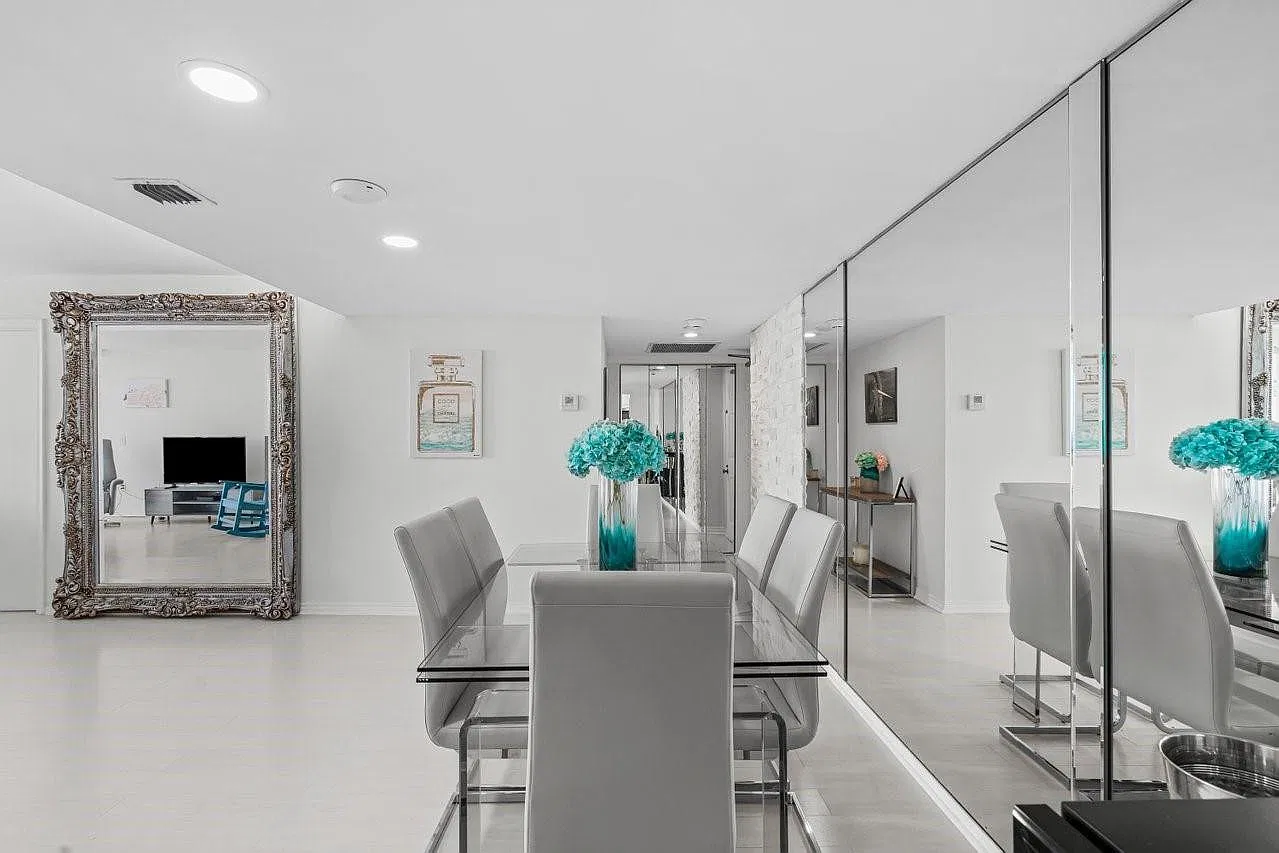 2 bed, 2.0 bath, 1170 sqft, $4,000 — Photo 2