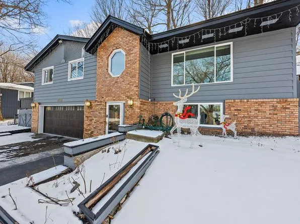 2713 Brookview Dr, Burnsville, MN 55337