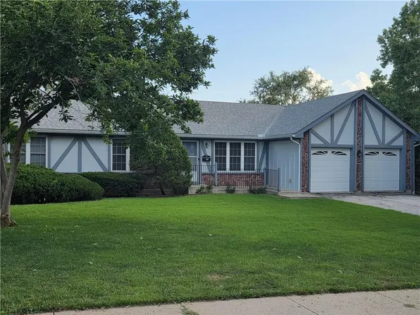 1121 W Elm Ter, Olathe, KS 66061