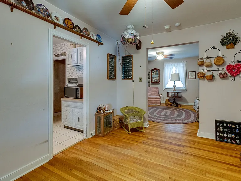 409 Fairview Ave — Photo 5