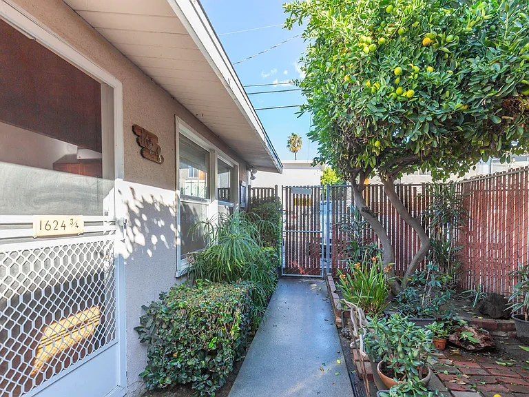 1622 Armacost Ave — Photo 12