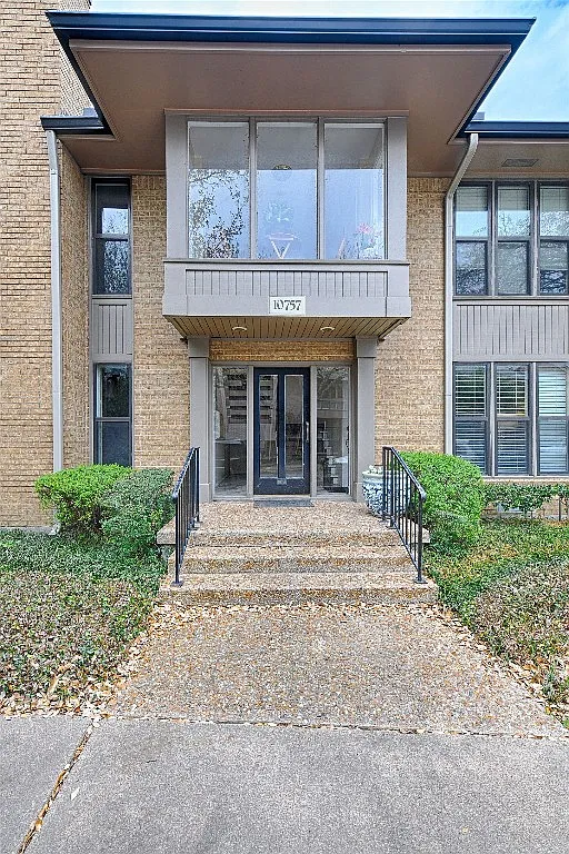 10757 Villager Rd APT A photo 1