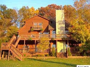 3rd image of 899 Kingsway Cir