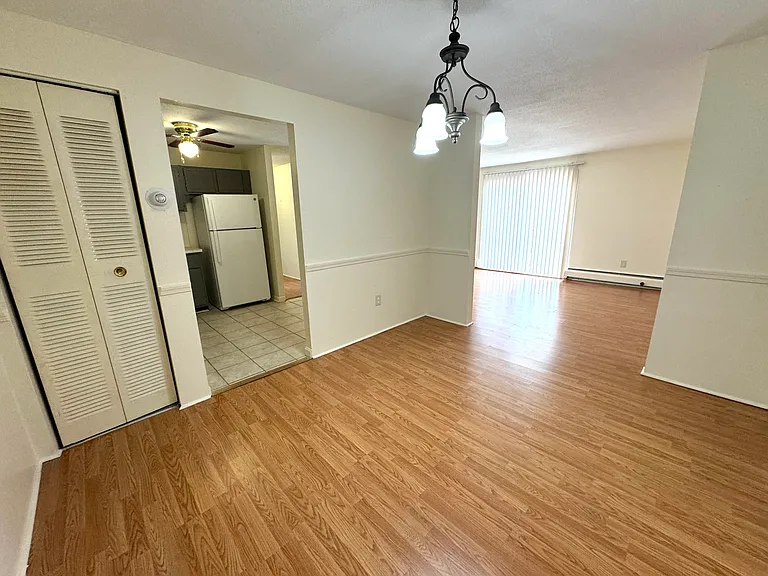 50L English Village Rd #201 — Photo 8