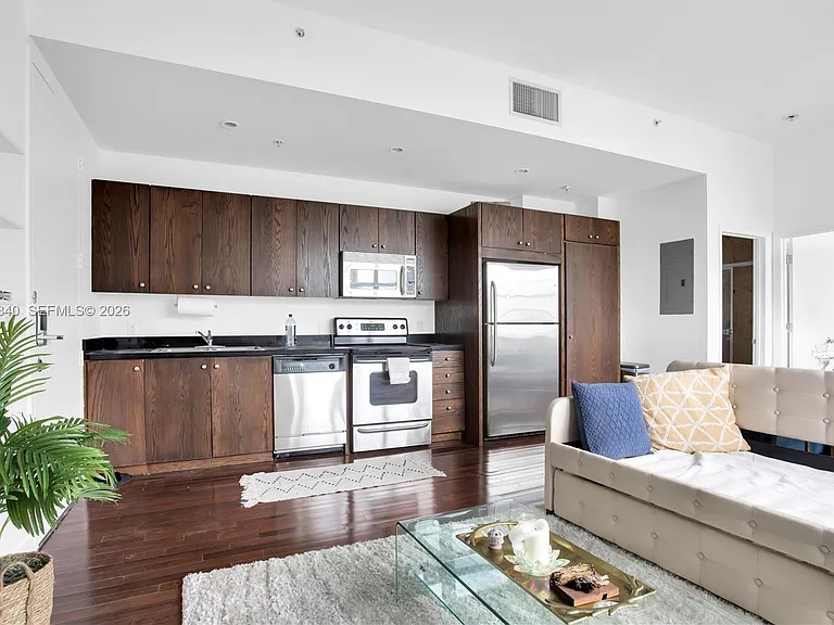 935 Euclid Ave #8 — Photo 3