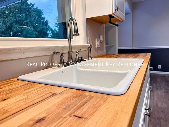 4th image of 105 Peartree Dr