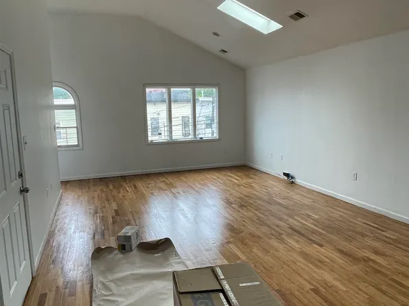 104 Clinton Avenue image 2 of 11