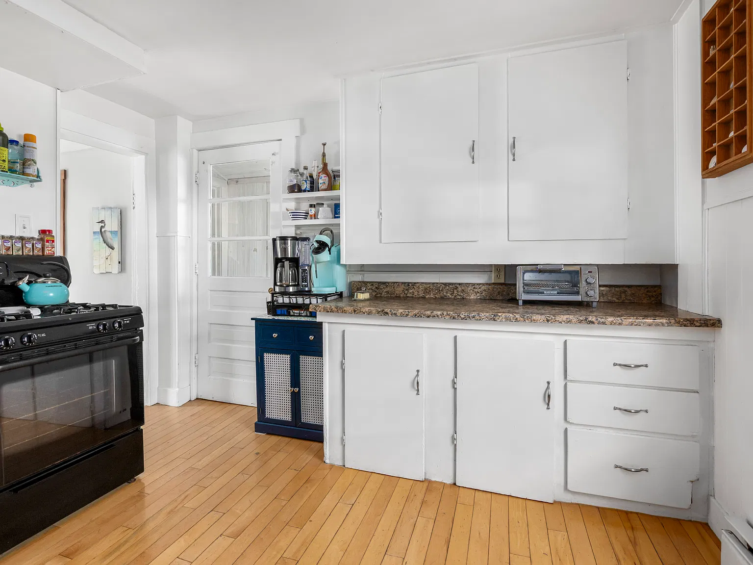 4 bed, 1.5 bath, 1571 sqft, $3,000 — Photo 2