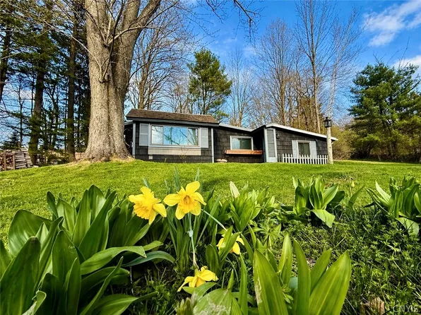 4016 East Rd, Cazenovia, NY 13035