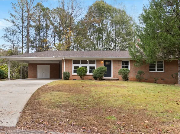 414 N Poplar St, Walhalla, SC 29691