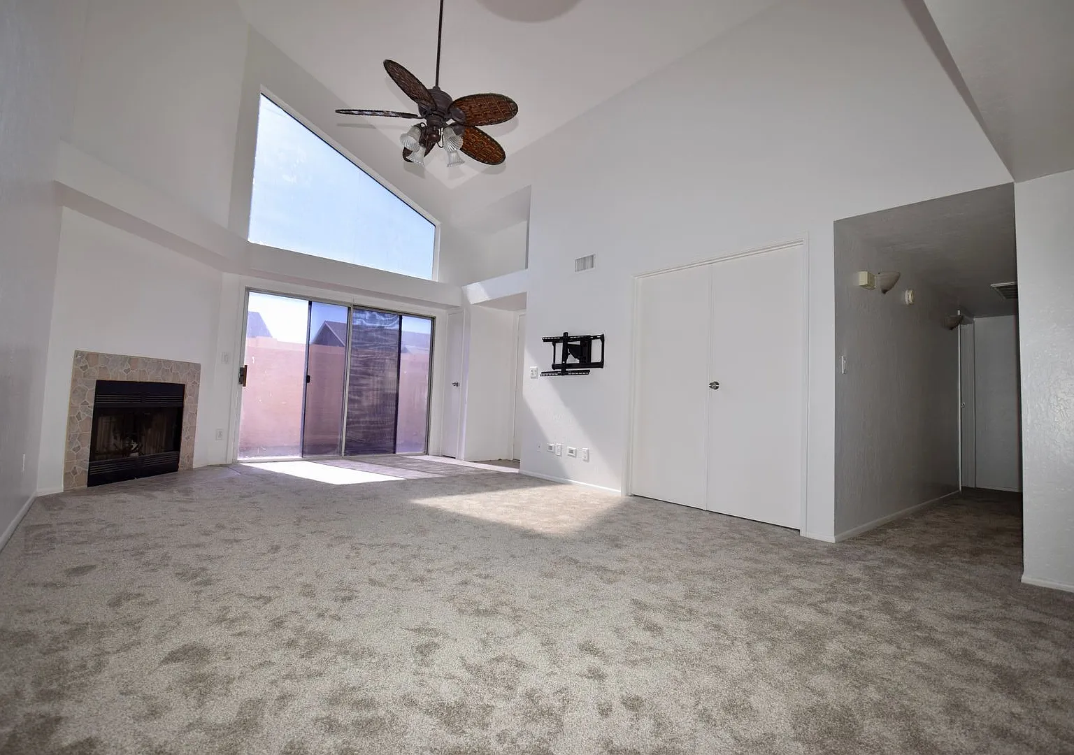 Spacious Chandler Condo — Photo 3