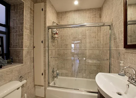 Rented by Warburg | media 12