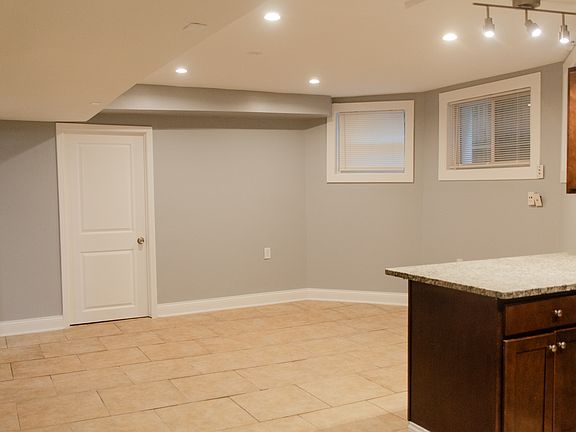 2nd image of 1719 W Greenleaf Ave
