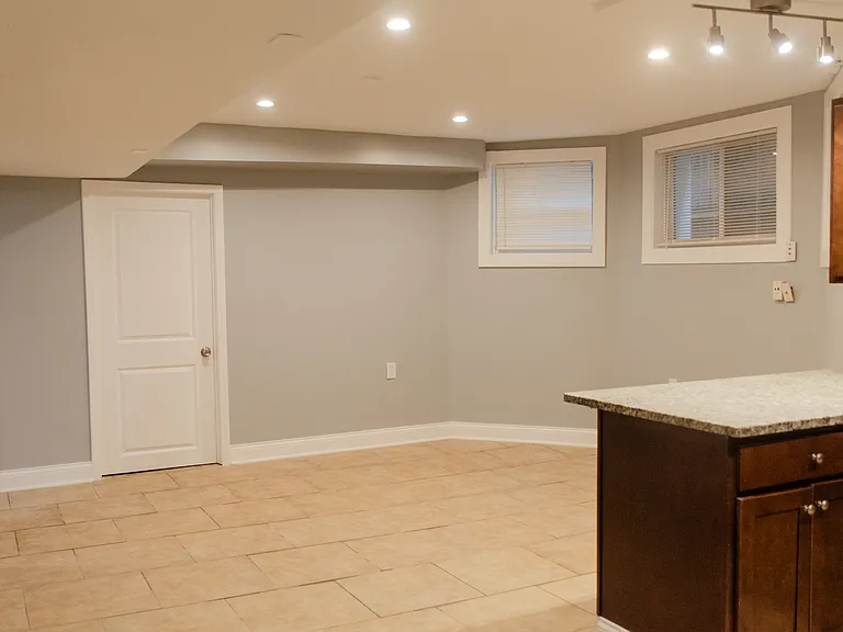 1719 W Greenleaf Ave — Photo 2