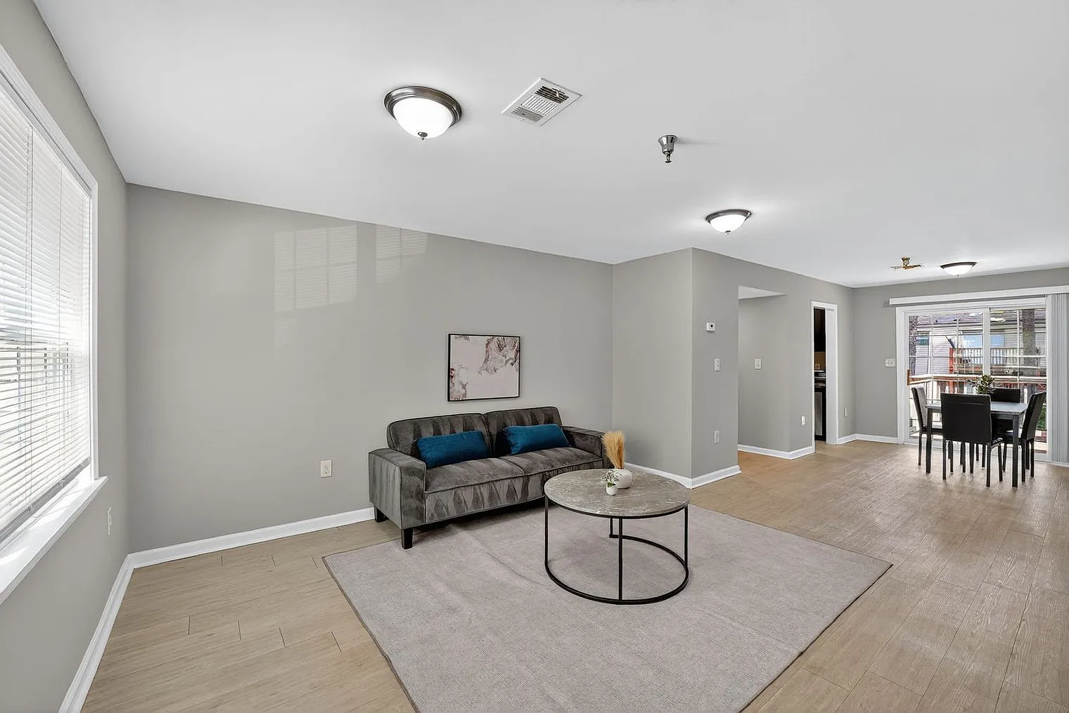 2 bed, 1.0 bath, 12346 sqft, $2,264 — Photo 3