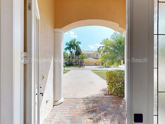 4th image of 155 Bella Vista Way
