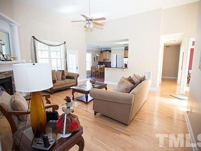 Family room 19' x 18'