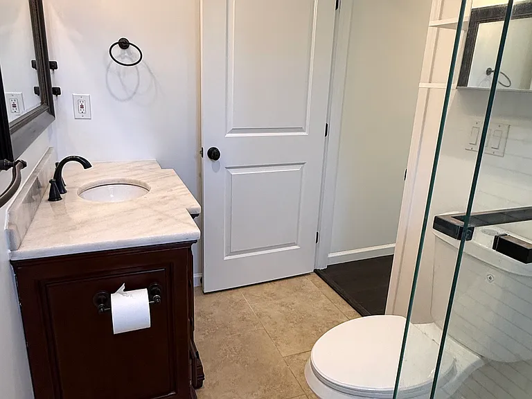 Main bedroom bathroom