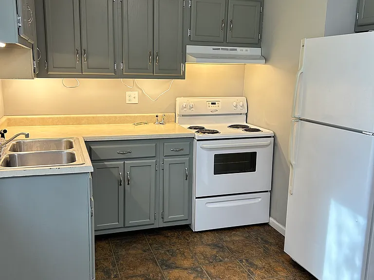 1000 Davis St #1 — Photo 9
