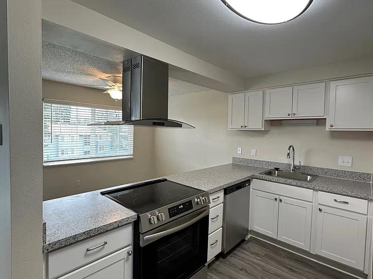 Evanbrook Apartments — Photo 55