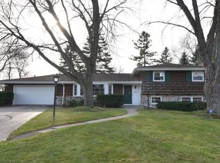 2505 Saint Charles Ct, Brookfield, WI 53005