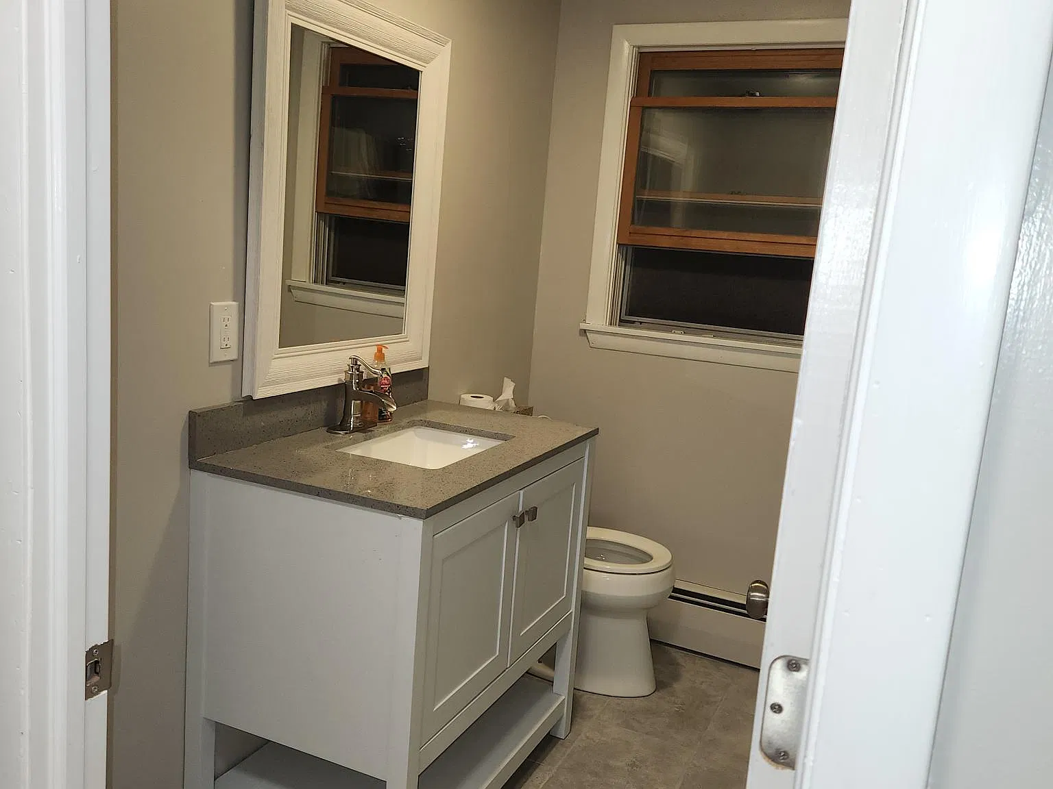 3 bed, 1000 sqft, $2,400 — Photo 2