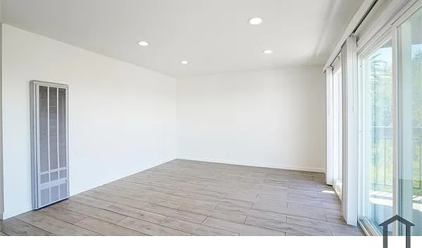 2 bed, 950 sqft, $2,199 — Photo 2