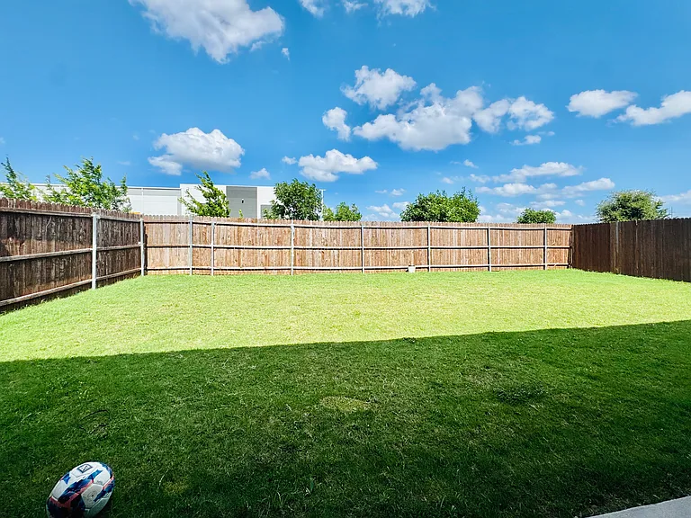 15736 Hazelhurst Ln — Photo 22
