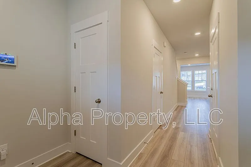 3 bed, 2.5 bath, 1600 sqft, $1,700 — Photo 2