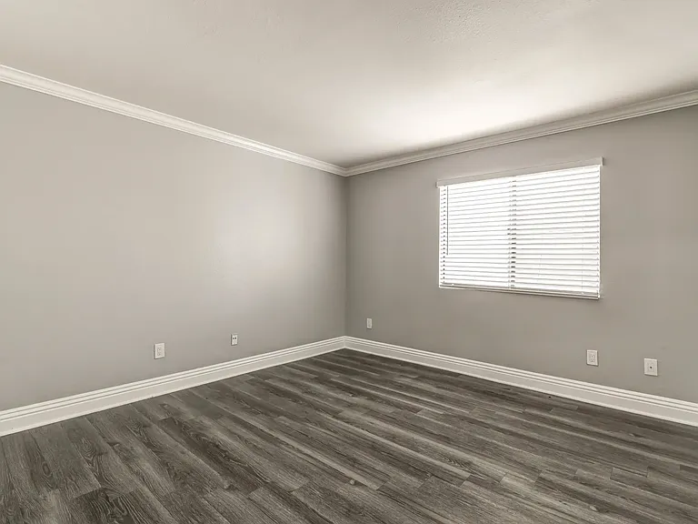 Vista Springs Apartments — Photo 12