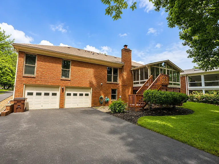 9205 Whitegate Ct — Photo 47
