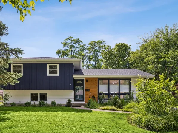 126 S Washington St, Westmont, IL 60559