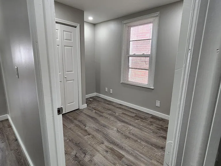 333 W Clinton St #1 — Photo 11