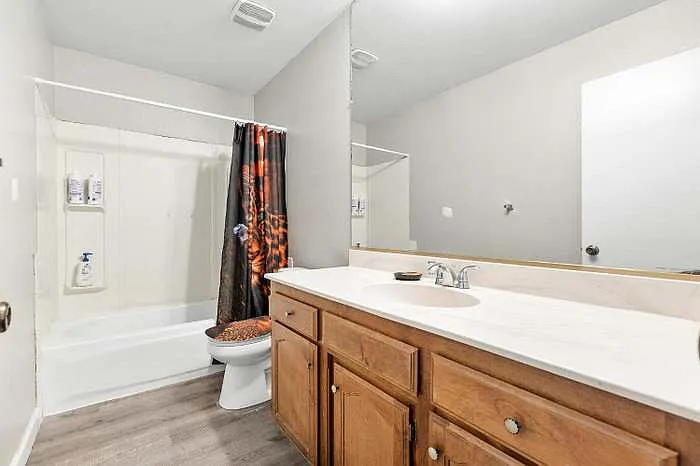 6205 N Barcus Ave — Photo 15