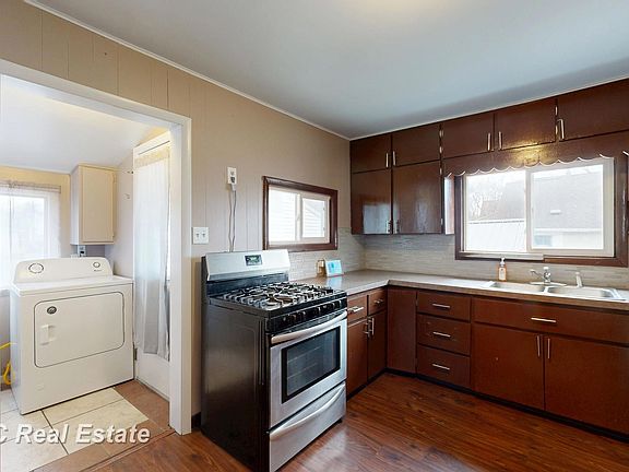 4th image of 317 Green St