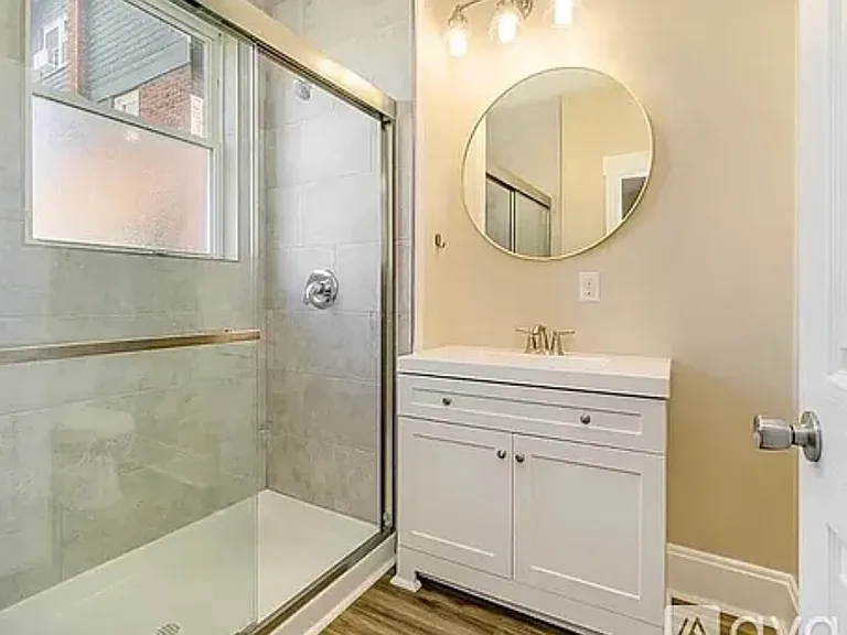 2033 Weyer Ave #2 — Photo 7