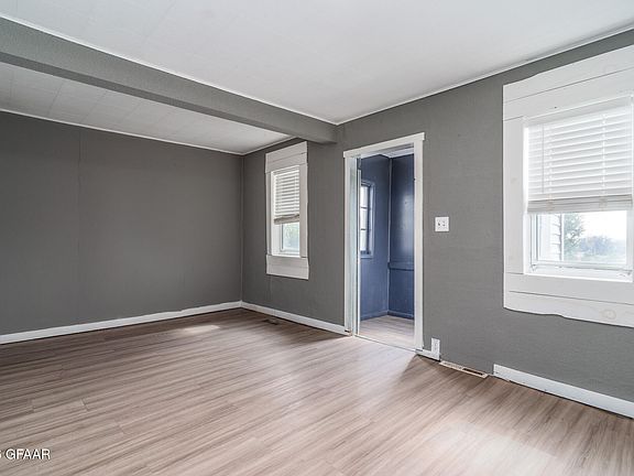 4th image of 512 W 6th St