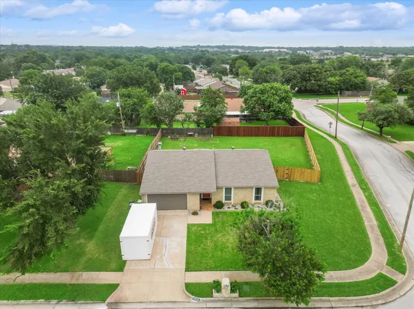 6420 Wakefield Rd, North Richland Hills, TX 76182